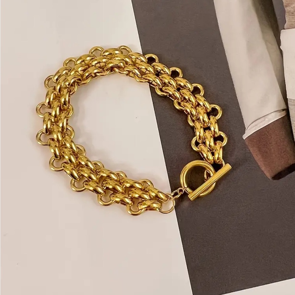 Toggle Chunky Gold Chain Bracelet